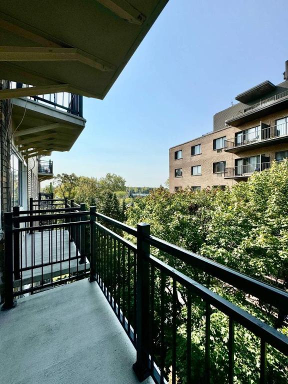 3 CH - 1 SDB - Dorval - $1,800 /mo | 3204764