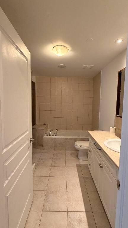 4 1/2 avec garage à Saint-Laurent (côté métro Du College) | 3204897