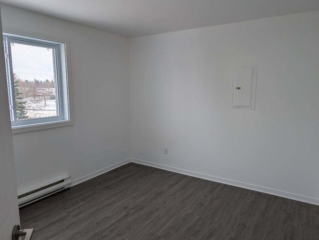 Grand 5 1/2 rénové à Sainte-Julie disponible dès maintenant | 3205160