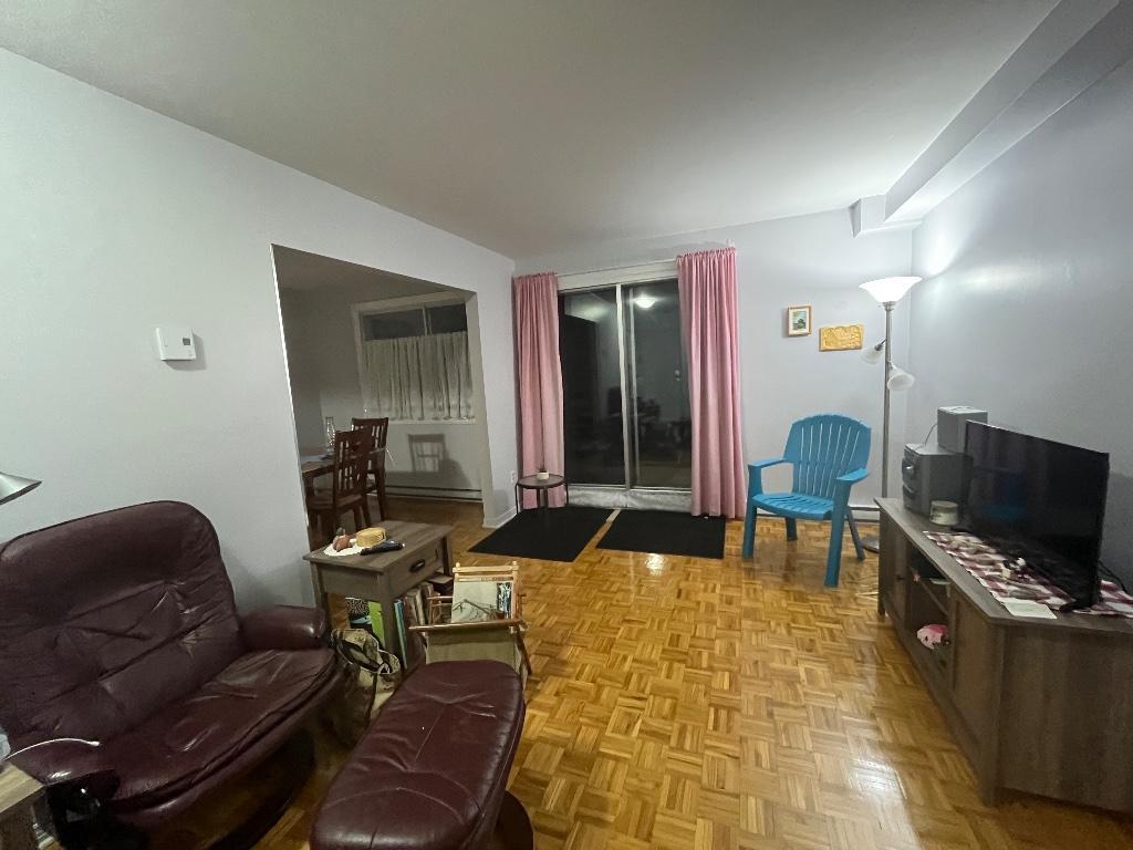 4 1/2 Grand et beaucoup de luminosité naturelle à St-Hubert | 3205550