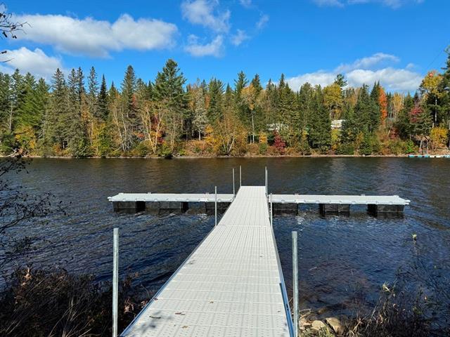 Grand Lac St-François, Lambton, Estrie. Superbe terrain vacant bâtissable de 46 943 pi.ca. avec accès et droit de quai, situé dans un coin tranquille. | 3206132