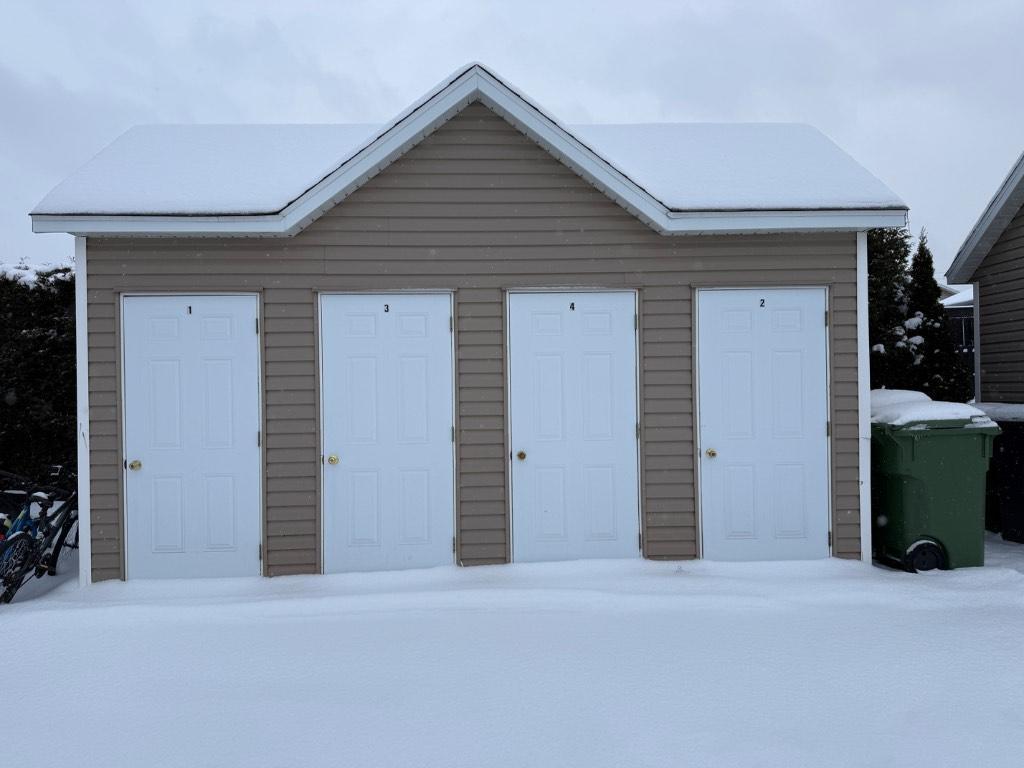 Logement 4 1/2 de deux chambres à coucher avec un cabanon extérieur | 3208276