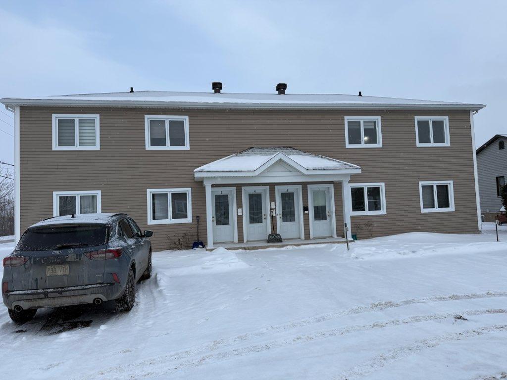 Logement 4 1/2 de deux chambres à coucher avec un cabanon extérieur | 3208276