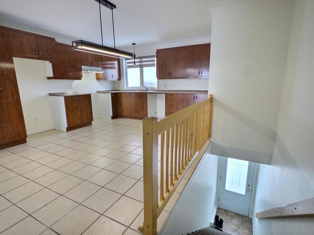 Logement 4 1/2 de deux chambres à coucher avec un cabanon extérieur | 3208276