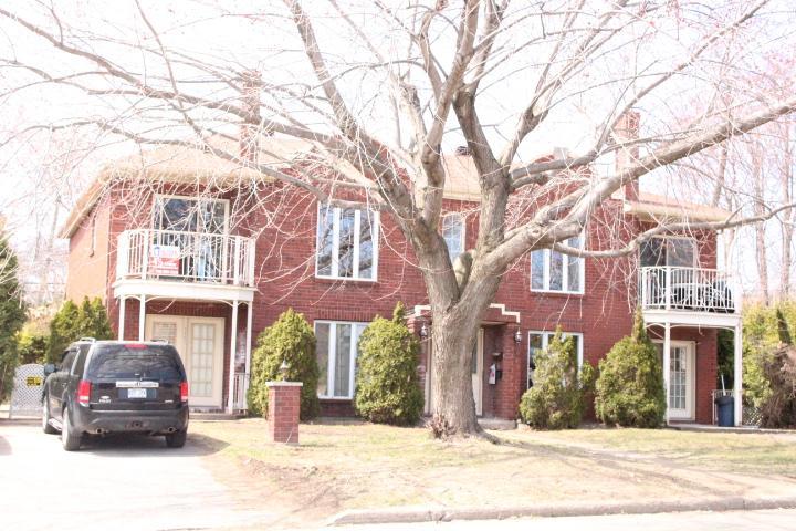 Beau grand 4 1/2 avec Grand court en Avant | 3206026