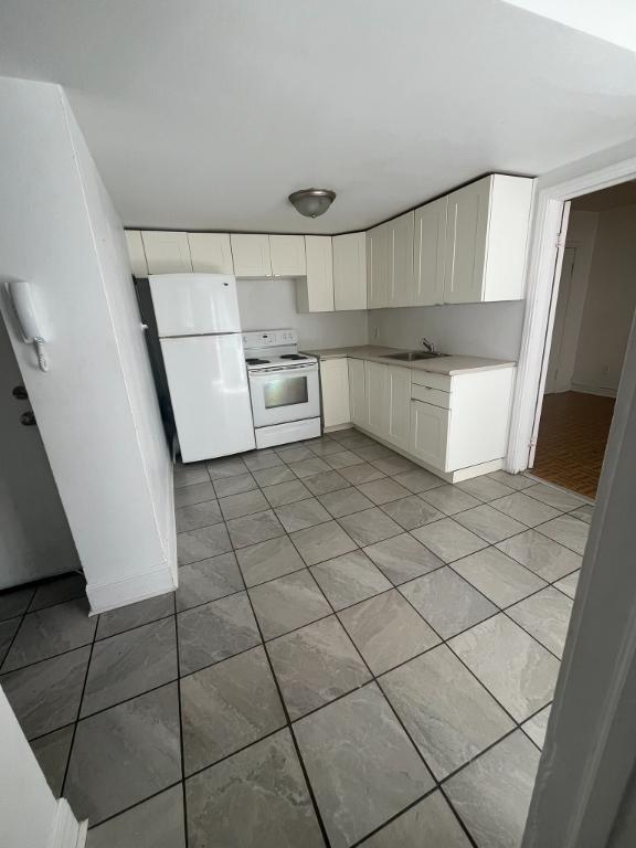 Grand 3½, 1 avril, 5 min Métro CSteCatherine, Univ.Montréal, Hôpitaux, | 3206056