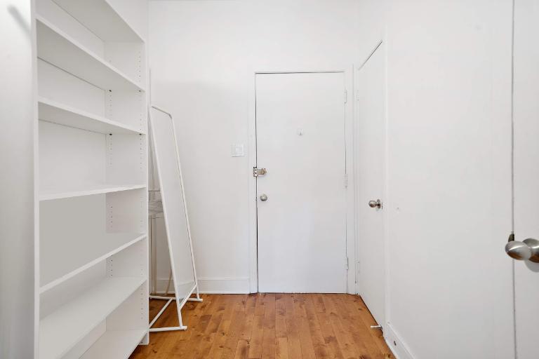 GHETTO MCGILL- 4 ½ RÉNOVÉ & MEUBLÉ – 2 CHAMBRES FERMÉES | 3206098