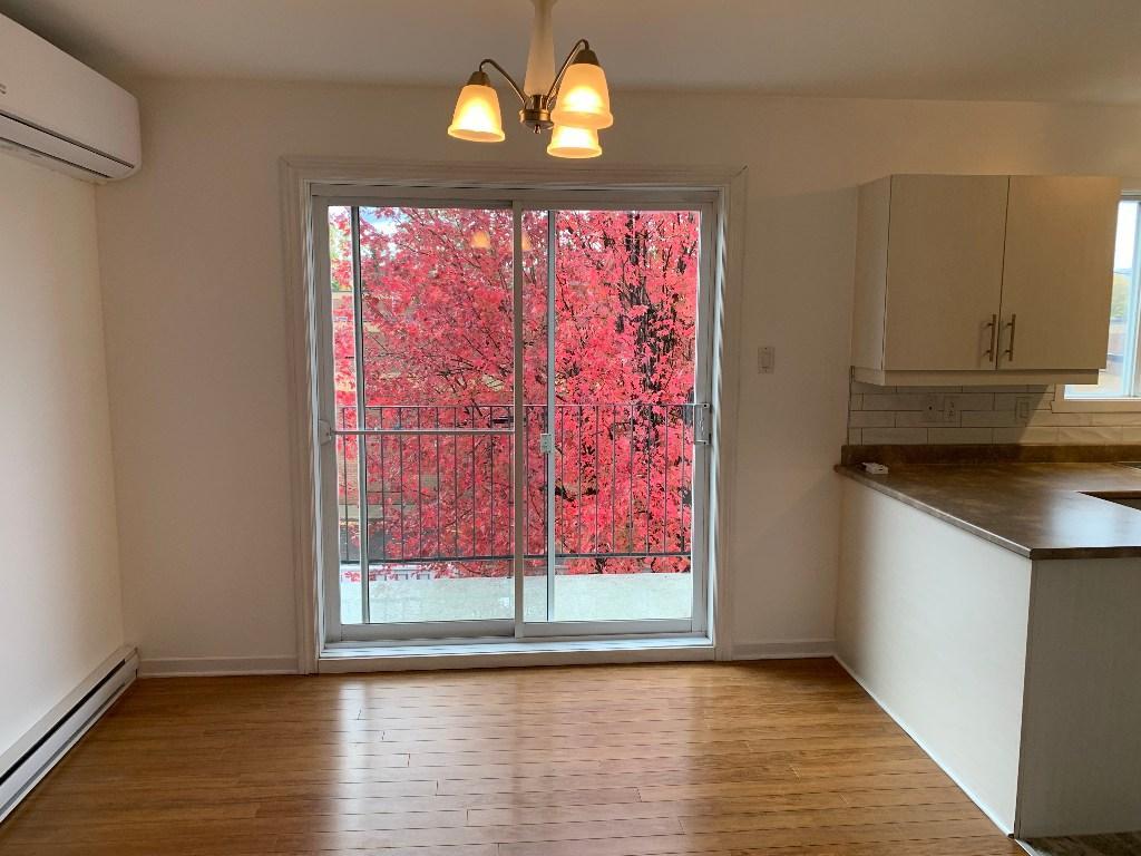 5 ½ (3 chambres fermées) à louer disponible immédiatement situé au 2e étage d’un triplex à St-Hubert. | 3206100