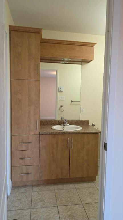 2 1/2 avec balcon secteur en demande | 3206190