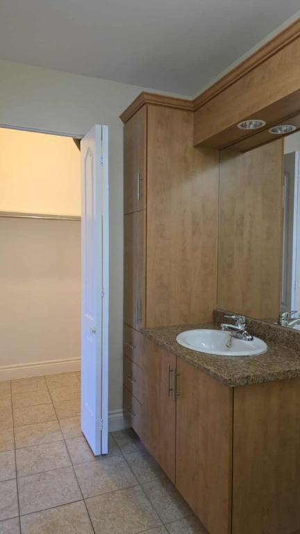 2 1/2 avec balcon secteur en demande | 3206190