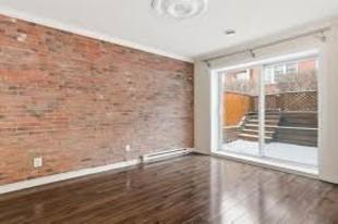 🏡 Condo 3½ entièrement rénové à louer – Brossard (Quartier C) | 3206218