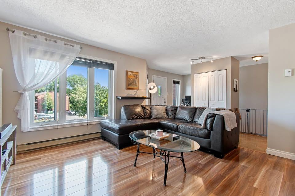 ✨ Condo moderne et lumineux – Dernier étage – Hautes-Plaines | 3206282