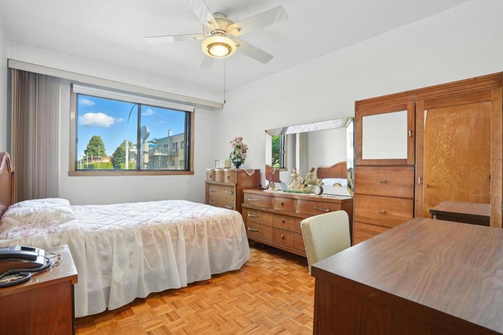 Grand rez de chaussée et sous sol dans un quadruplex a st Leonard Grand 12 et demi près de tous les services 4 chambres fermées 2 balcon autoroute, | 3206286