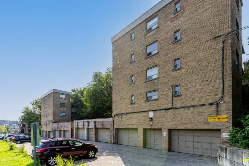 Roxbury Manor | 3206413