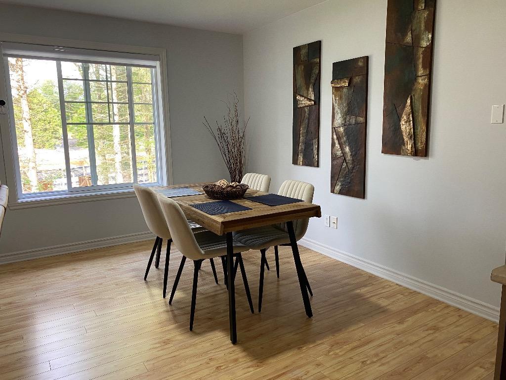 Condo 4 ½ à louer avec eau chaude, chauffage et air climatisé inclus pour 1 600$ par mois. Ste-Agathe-des-Monts | 3206459