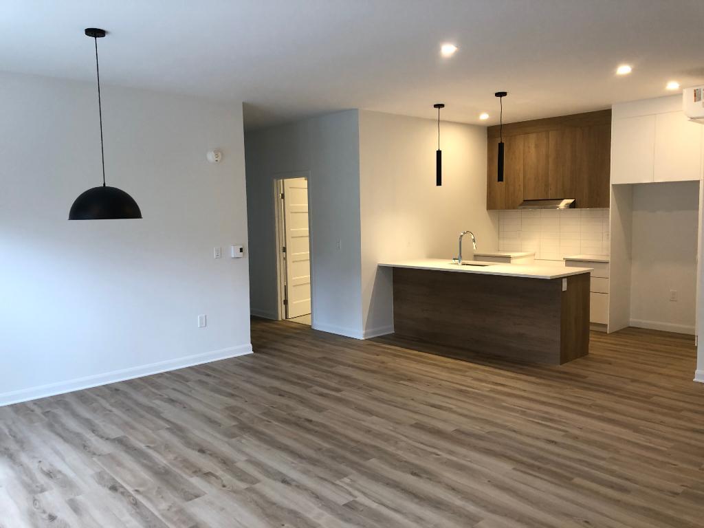 4 ½ neuf, St-Constant, rue familiale, A/C, garage souterrain, Occupation immédiate | 3206463