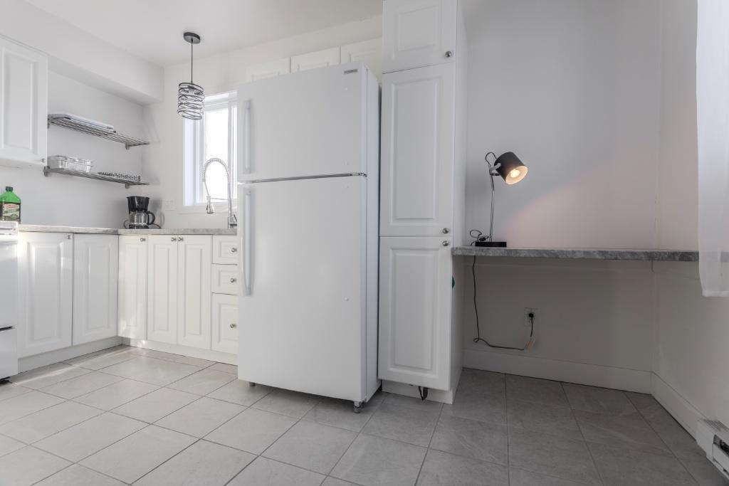 Beau 3 1/2 meublé avec les électroménagers inclus ! | 3206668