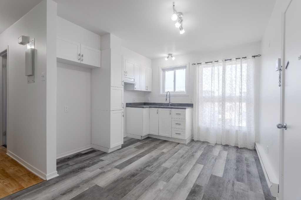 Beau 4 1/2 au 2e étage disponible le 1er juillet 2026. | 3206670