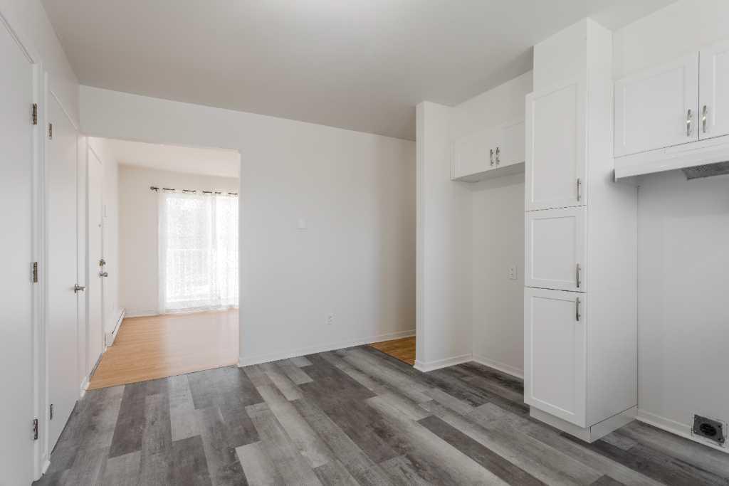 Beau 4 1/2 au 2e étage disponible le 1er juillet 2026. | 3206670