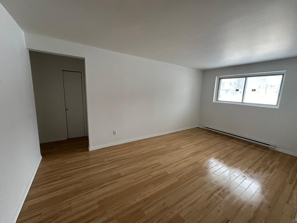 Grand et beau 4 1/2 à Longueuil | 3207261