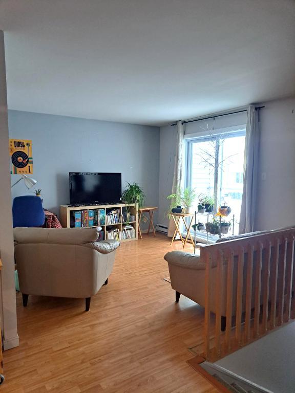 4 1/2 Lévis centre-ville, **Libre 1er Avril, UQAR, proximité autoroute | 3208229