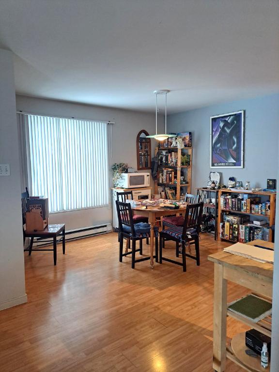 4 1/2 Lévis centre-ville, **Libre 1er Avril, UQAR, proximité autoroute | 3208229