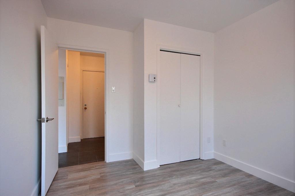 ✨ GRAND 2 1/2 - SEMI-MEUBLÉ / BALCON + RANGEMENT ✨ | 3226326