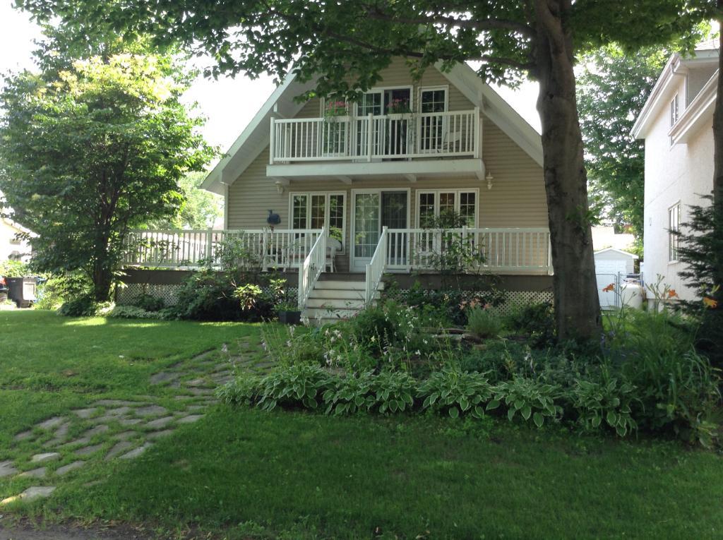 Batcheleur Grand 2 1/2 , Entièrement meublé, tout inclus (Secteur Boisé du Golf) Secteur Privilégié ! | 3208275