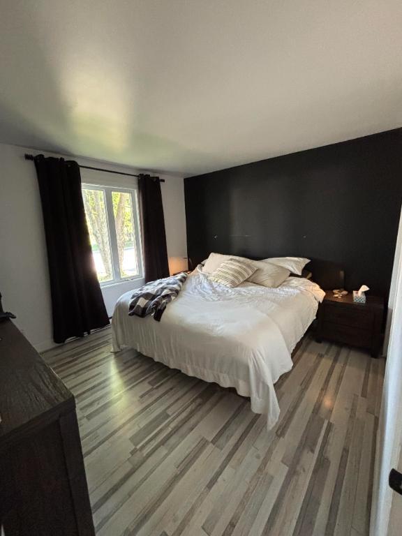 5 1/2 - 2 chambres, chauffage, électricité, eau chaude inclus | 3208360