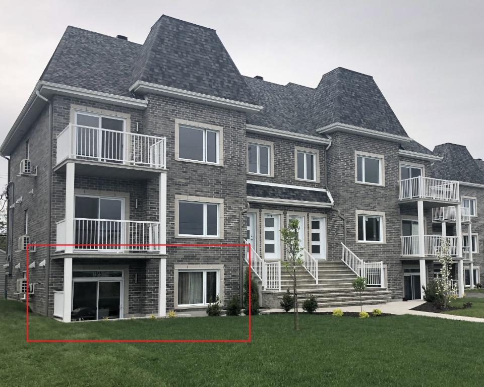 Condo deux chambres, deux stationnements Chambly | 3208474