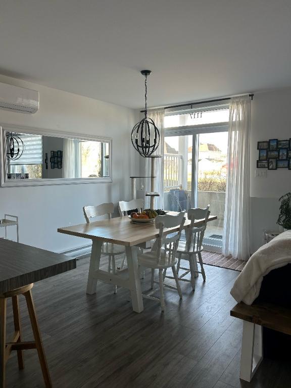 Condo deux chambres, deux stationnements Chambly | 3208474