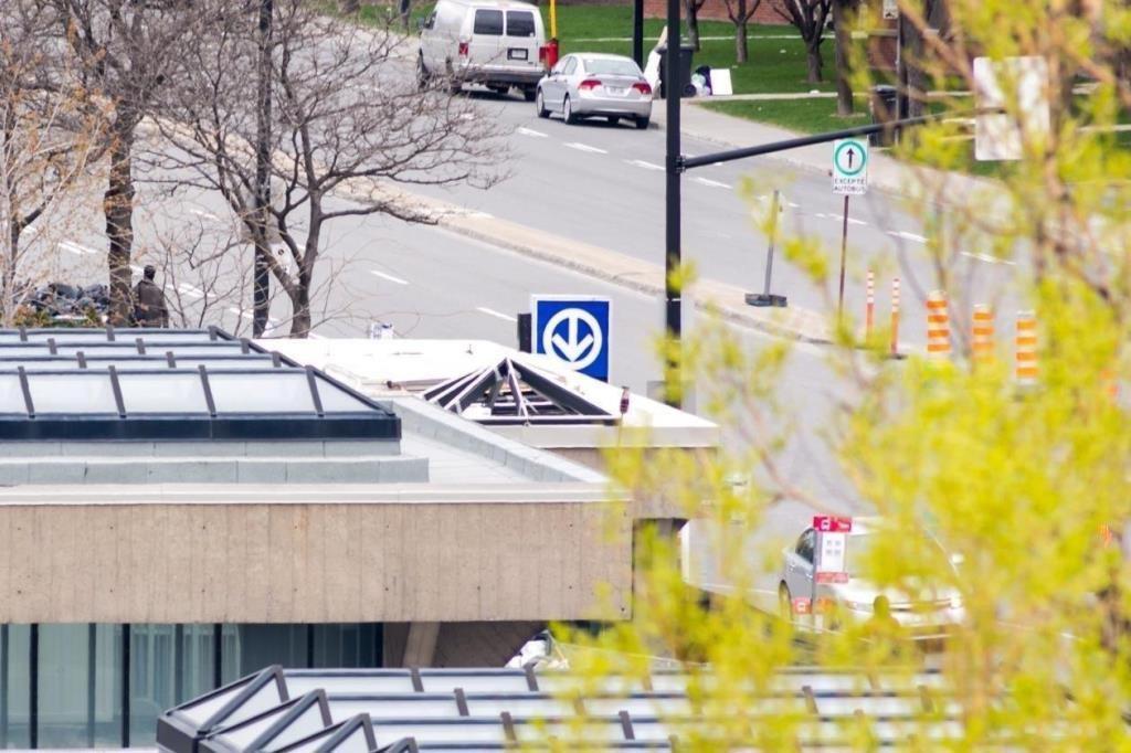 LUXUEUX CONDO 3 1/2 AVEC GARAGE ET PISCINE INTÉRIEUR | 3208557