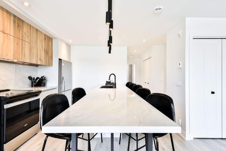 2 CH - 1 SDB - Sainte-Agathe-des-Monts - $2,000 /mo | 3208583