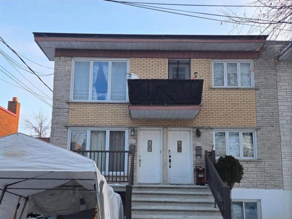 Grand 5 1/2 rénové - Cour + Garage | Rare à RDP | 2100$ | 1er mars | 3208587