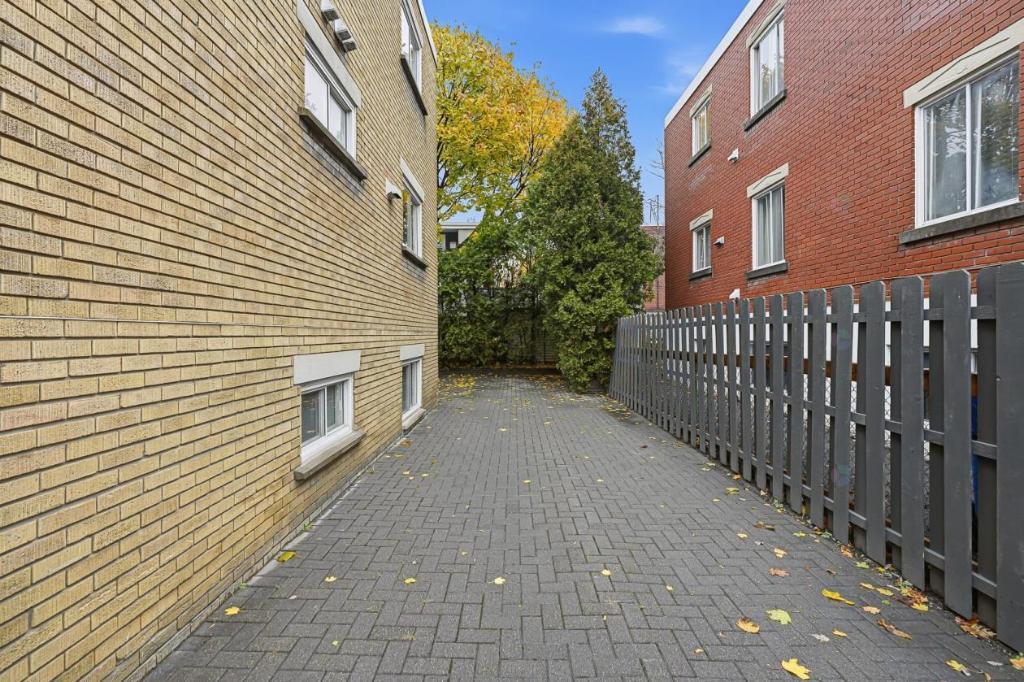 Calme 5 1/2 près de la Place Longueuil et métro | 3208620