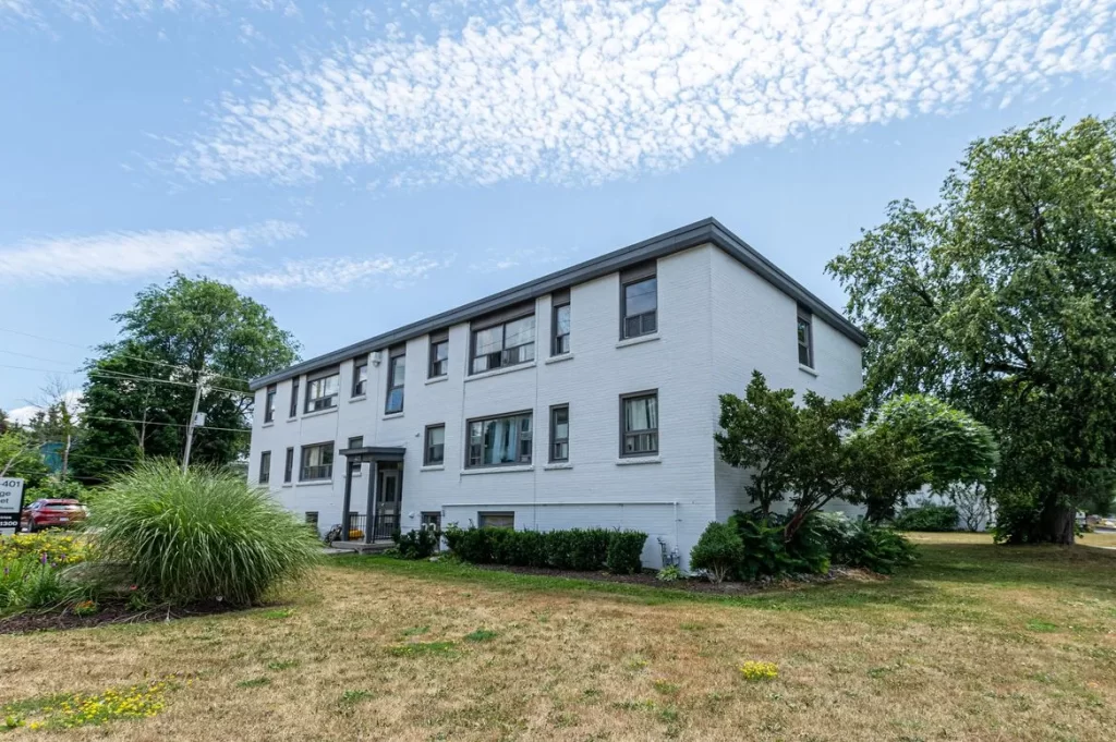 389-401 Yonge Street Apartments | 3209288