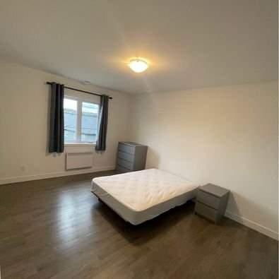 1 CH - 2 SDB - Sherbrooke - $750 /mo | 3209438
