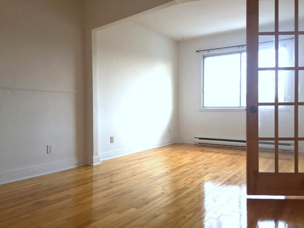 3 1/2 LAVAL. 5mn Métro Cartier - HAUT de DUPLEX | 3209565