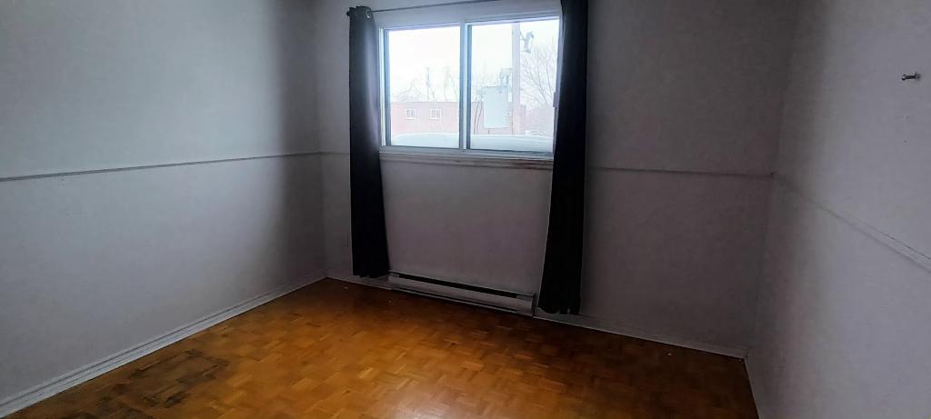 TERREBONNE 4 1/2 LIBRE PRÈS TERMINUS D'AUTOBUS TERREBONNE | 3209567