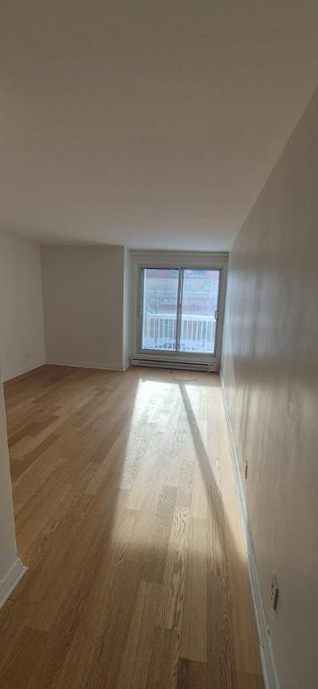 Grand 2 1/2 Metro Jean-Talon tout inclus | 3209646