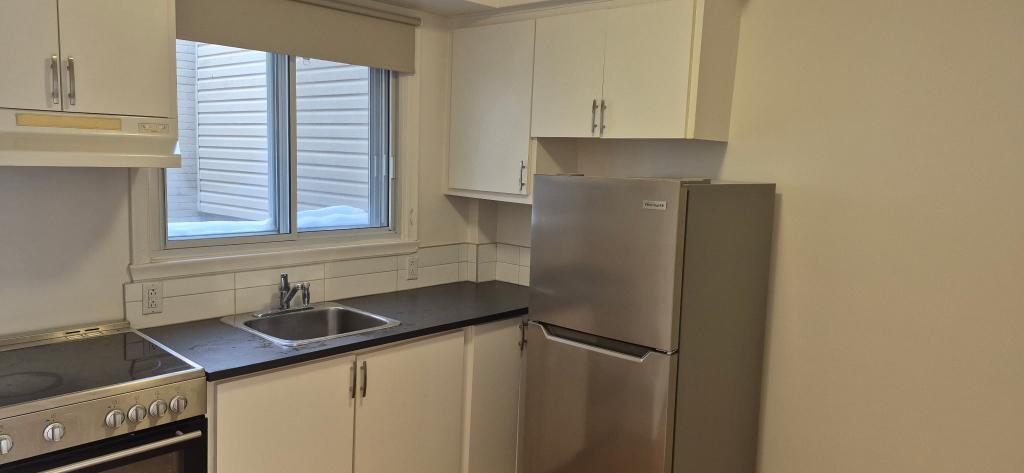 Grand 2 1/2 Metro Jean-Talon tout inclus | 3209646