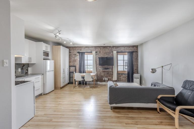Loft entièrement meublé à louer Vieux-Québec juillet 2026 | 3211976