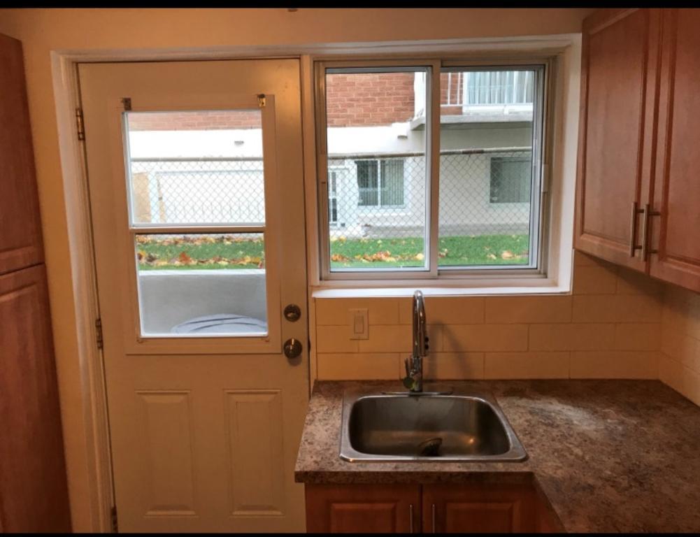 Louer apartment 3 1/2 rent Saint Leonard | 3209864