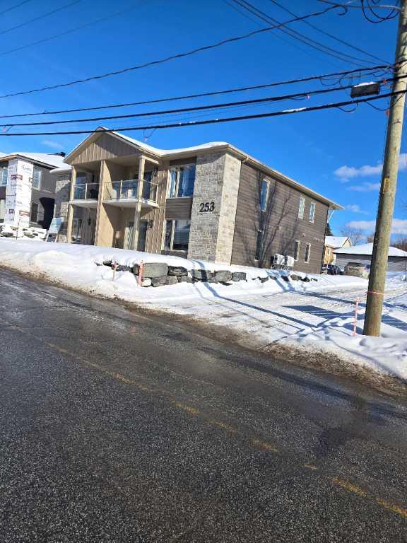 ✨ 4 ½ style condo haut de gamme – Warwick – Disponible maintenant ✨ | 3210171