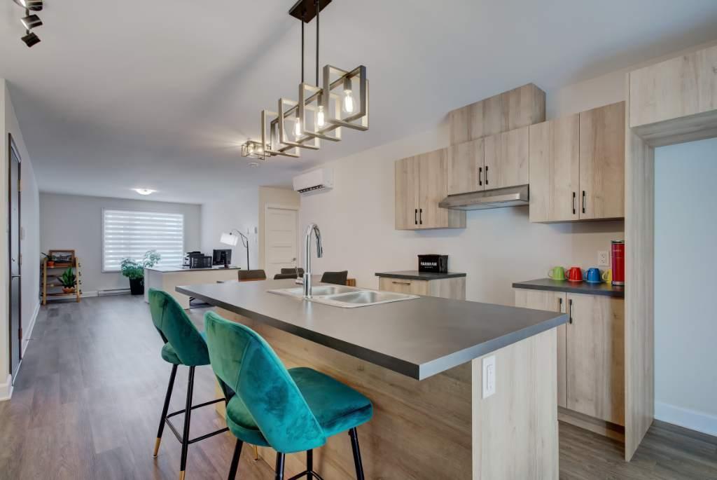 4-1/2 FARNHAM Libre immédiatement | 3210184