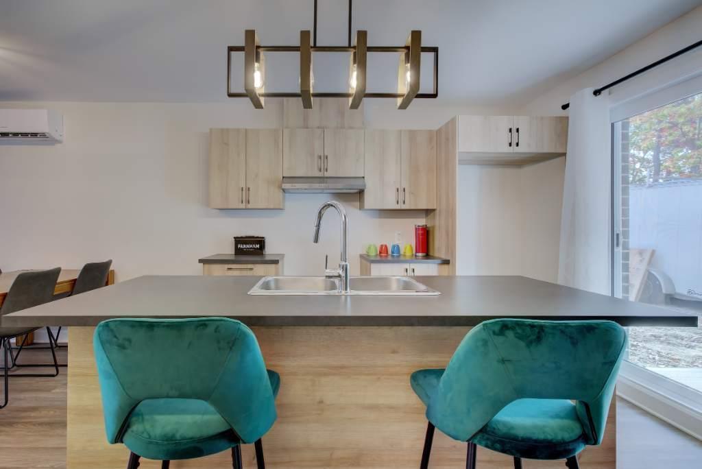 4-1/2 FARNHAM Libre immédiatement | 3210184