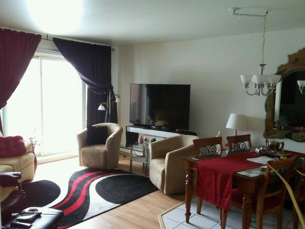 3 1/2 juillet, 3e étage, ascenseur piscine, paisible | 3210439