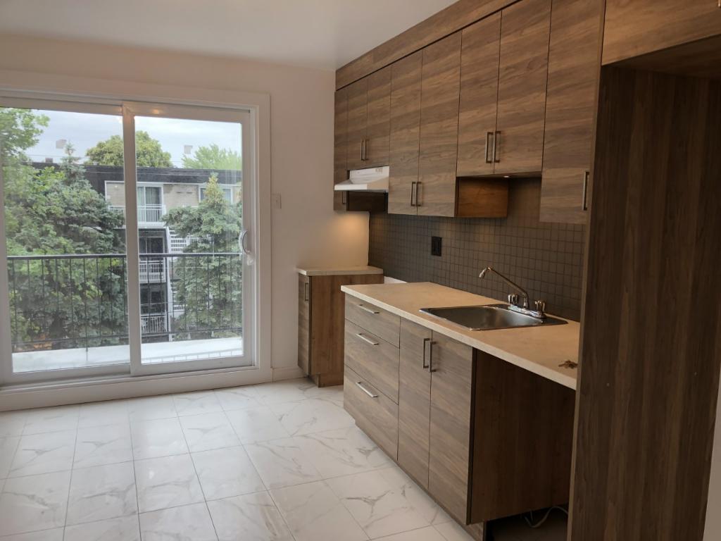 Très beau 4 1/2 refait à neuf et libre le 1er juillet | 3210441