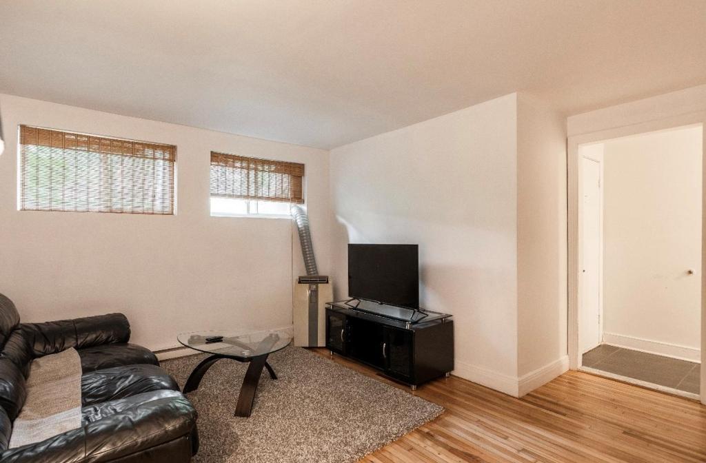 Appartement 4 1/2 - 2 chambres à coucher – 75 m² (817 p2), stationnement et cour arrière inclus, mois de mars 2026 gratuit | 3210482