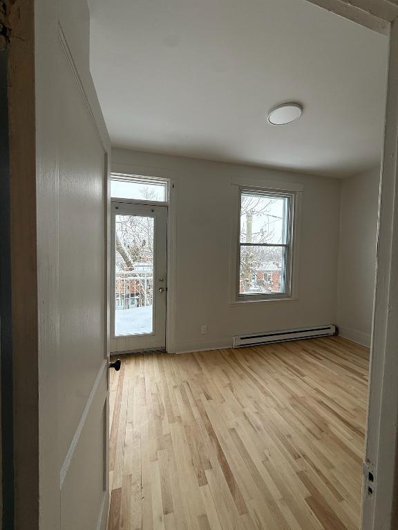 ✨ CHARMANT 3 ½ + BUREAU À LOUER – ROSEMONT ✨ DISPONIBLE DÈS MAINTENANT. | 3210485